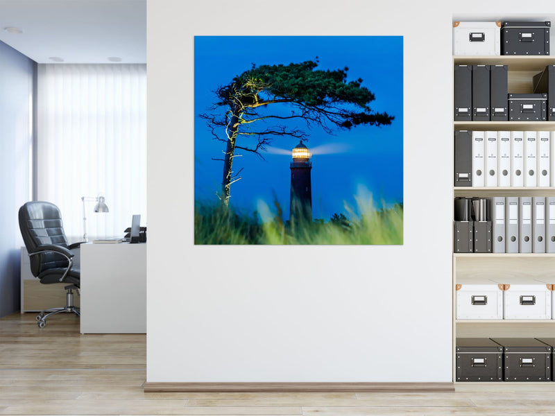Wandbild - Darßer Windflüchter - Ausrichtung_Quadrat Besonderes_Leuchtturm Farbe_Blau Fotograf_Sebastian Almes