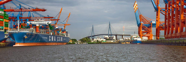 Wandbild - Blick in den Hafen - Ausrichtung_Panorama Ausrichtung_Quer Besonderes_Kräne Besonderes_Köhlbrandbrücke Farbe_Blau