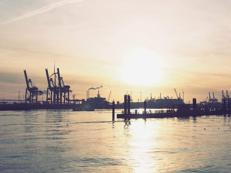 Wandbild - Goldener Sonnenuntergang am Hamburger Hafen - Ausrichtung_Quer Besonderes_Sonnenuntergang Farbe_Gelb Fotograf_Florian Schleinig