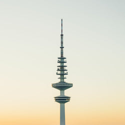 Wandbild - Hamburger Fernsehturm Spitzname Telemichel - Ausrichtung_Quadrat Besonderes_Sonnenuntergang Farbe_Gelb Farbe_Orange