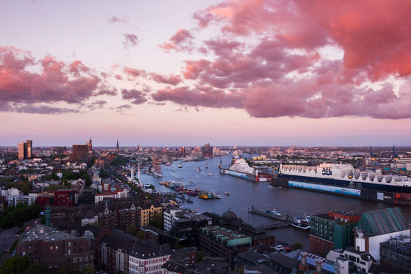 Wandbild - Rosa Wolken über dem Hafen - Ausrichtung_Quer Besonderes_Hamburg Farbe_Rosa Fotograf_Hendrik MJR