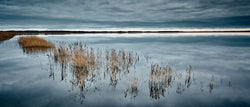 Wandbild - Spiegelglatter See - Ausrichtung_Panorama, Ausrichtung_Quer, Besonderes_Meer, Farbe_Blau, Fotograf_Fabian Hothan